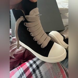 New wrong size needa size 7 have size 8